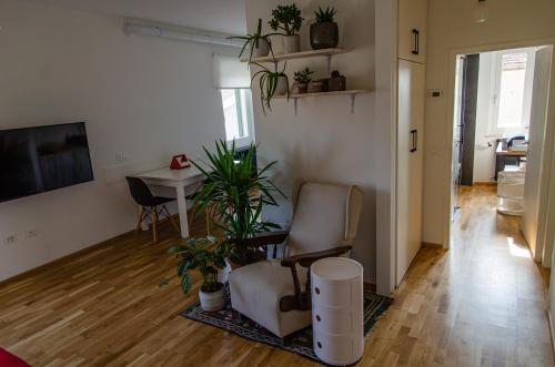 a living room with a chair and a table at Finestra sul mare in Recanati