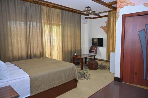Ένα ή περισσότερα κρεβάτια σε δωμάτιο στο Mayisyan Kamurj Hotel
