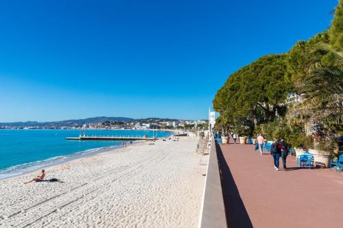 Chambre idéalement située à 50m de la Croisette