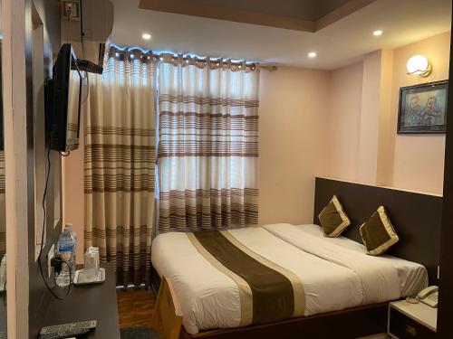 Tempat tidur dalam kamar di Lemon Tree Hotel Pvt. Ltd