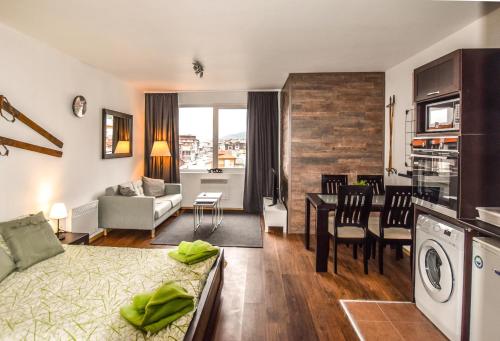 Bansko Royal Towers Apartments - Gondola View