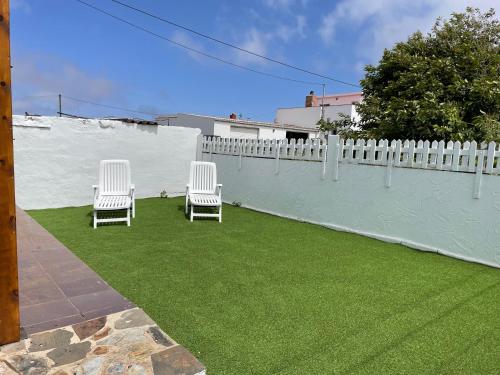 Agradable Mini Casa de madera con jardín amplio