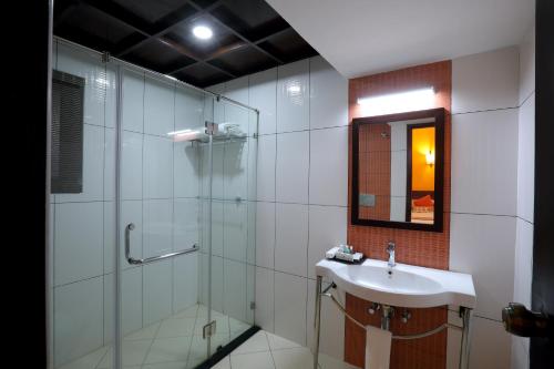 Un baño de The World Backwaters, Alleppey