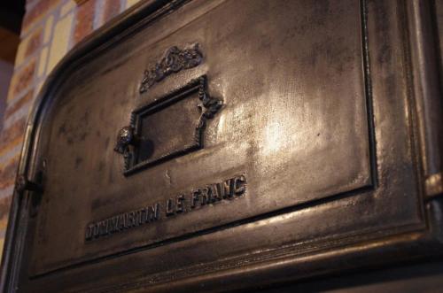 a close up of a metal object with the words international lending at Le Doux Rivage, proche de Charleville, jardin et accès à la voie verte in Joigny-sur-Meuse