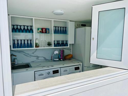Kuchnia lub aneks kuchenny w obiekcie AMBER APARTMENTS - FRESH STUDIO