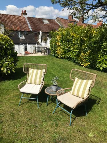 Jardin de l'établissement Newly Renovated 5 Star Cosy-Up Romantic Cottage Longleat & Centre Parcs 5 min