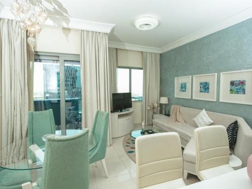 Gallery image of OSKENA Vacation Homes - Damac Maison Dubai Mall Street in Dubai