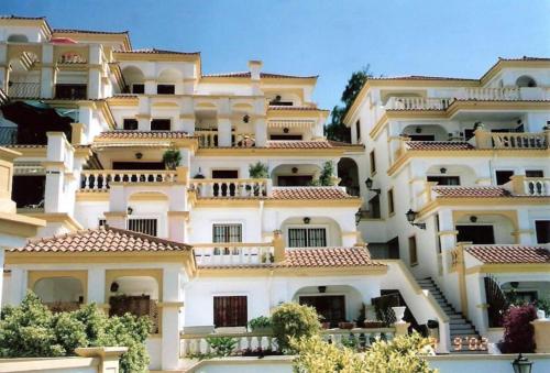Family Apartment Ocean & Mountain Views & Heated Pool