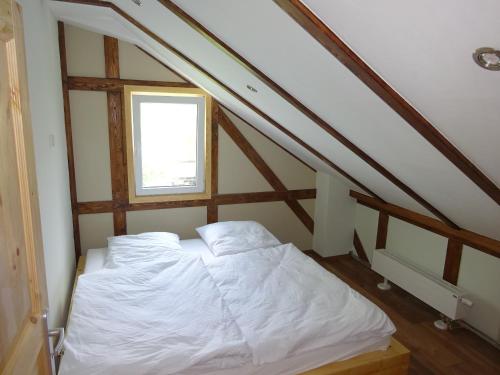 Tempat tidur dalam kamar di Franks kleines Bauernhaus in Dresden