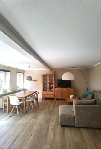 a living room with a table and a couch at Ferienwohnung Sort Sol Grellsbülldeich 7 in Aventoft