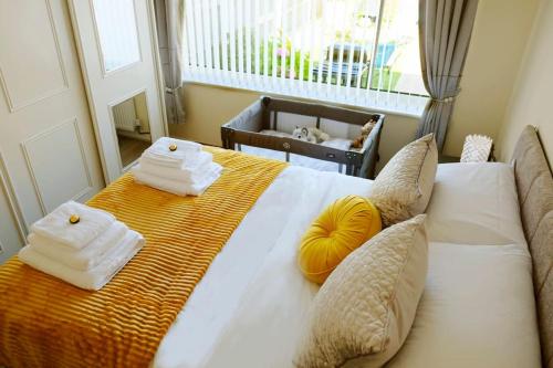 Lova arba lovos apgyvendinimo įstaigoje 18 Cheerful 2 bed bungalow, hot tub, gym, pool table