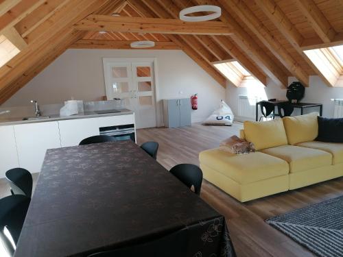 a living room with a yellow couch and a table at Casa Patxikuzuria in Espinal-Auzperri