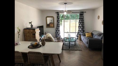 Charmant T2 de 45m2 - parking privé - terrasse- linge inclu- Proche Vannes