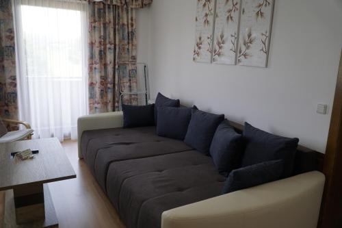 a living room with a couch and a table at Pension-Ferienwohnung Rotar in Faak am See