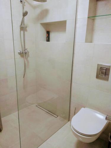 Ένα μπάνιο στο Apartamenty Warka