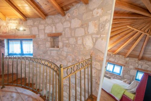 Ένα ή περισσότερα κρεβάτια σε δωμάτιο στο Valory's Houses - The Tower