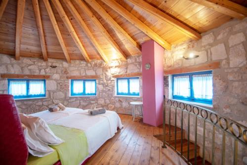 Ένα ή περισσότερα κρεβάτια σε δωμάτιο στο Valory's Houses - The Tower