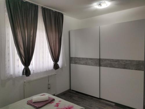 Postel nebo postele na pokoji v ubytování Apartmani "Marina"
