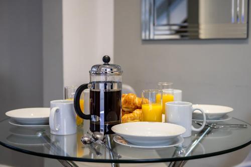 a glass table with a blender on top of it at Inspiration by Olauda SA - 3 Bed House with Free Parking in Swindon
