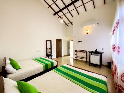 Ένα ή περισσότερα κρεβάτια σε δωμάτιο στο Lavender Home Yala Safari