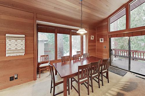 Amazing Dollar Point Retreat – Photos 2