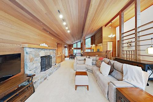 Amazing Dollar Point Retreat – Photos 5