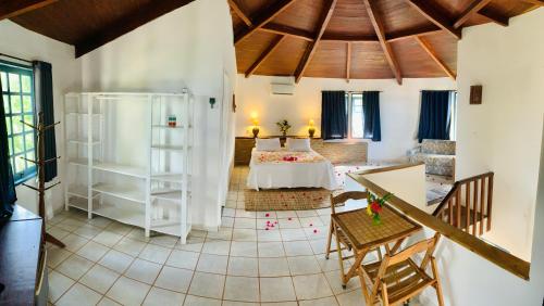 a room with a bed and a table and chairs at Pousada Maraú in Marau