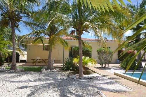 Afbeelding uit fotogalerij van Relex Villa with private pool in Willemstad