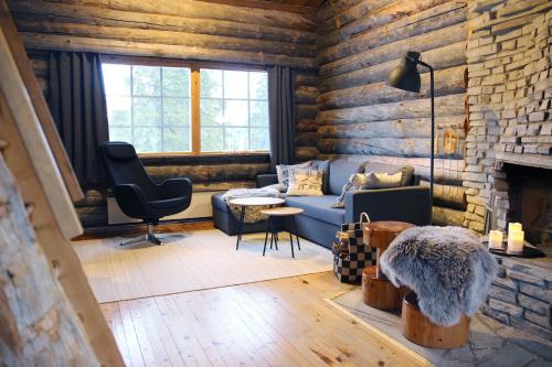 a living room with a blue couch and a fireplace at Holiday Home Vonkamies in Luosto