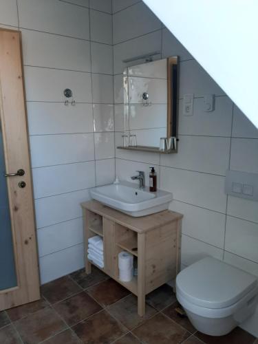 Koupelna v ubytování Rooms & Wine Lilek