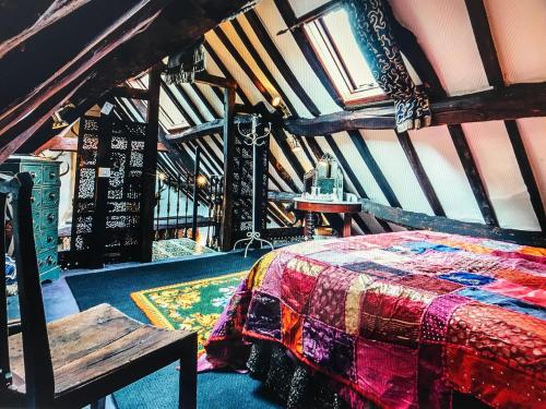 Postel nebo postele na pokoji v ubytování Priory House B&B And The Oriental Brewhouse Self Catering Accommodation