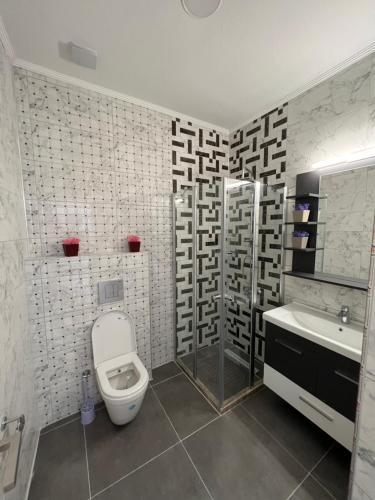 Ένα μπάνιο στο Kyrenia Comfort Apartments