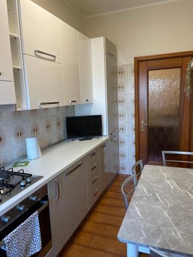 Virtuve vai virtuves zona naktsmītnē Apartment Station Sesto - Affitti Brevi Italia