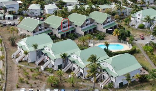 an aerial view of a resort at Maracuja 16, au centre d'Orient Bay, plage à 100m in Orient Bay