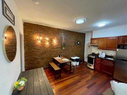 Una cocina o zona de cocina en Entire Apartment at Upper East Side