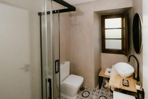 Ένα μπάνιο στο iSlow Coliving