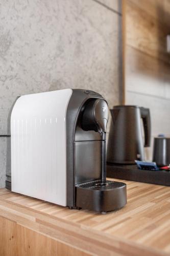 a toaster sitting on top of a kitchen counter at Kamienica Morska Gdynia in Gdynia