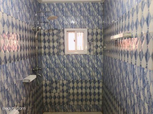 Bathroom sa AwaMuuLamin MANNEH GUEST HOUSE