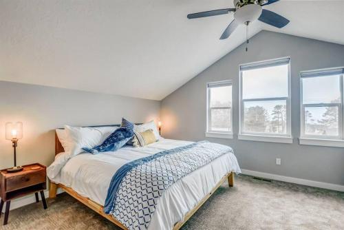 a bedroom with a bed and a ceiling fan at NEW Tri-Level Home with Ocean View and 3 En-Suite Bedrooms! in Depoe Bay
