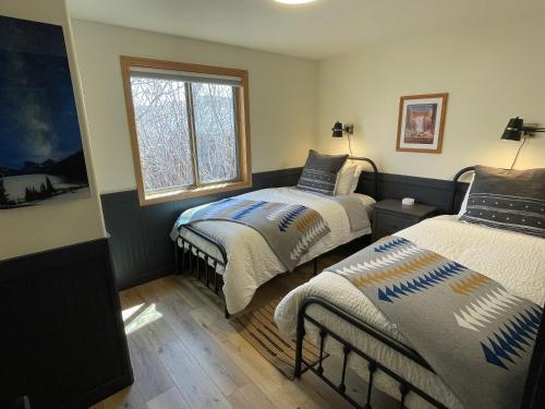 Postel nebo postele na pokoji v ubytování Pinedale Cozy Cabins