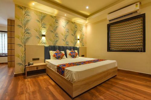 a bedroom with a large bed in a room at FabHotel Clive Regency Lovelock in kolkata