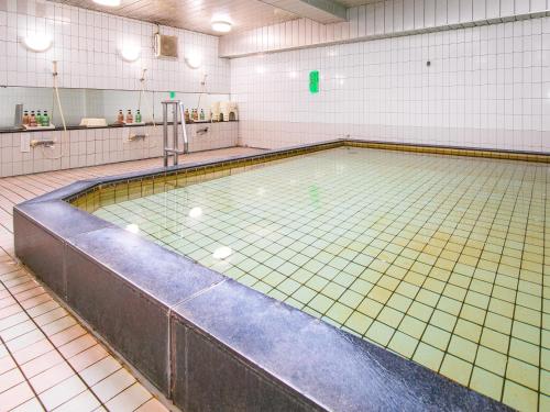 an empty swimming pool in a gym at Ohmachiso in Akita