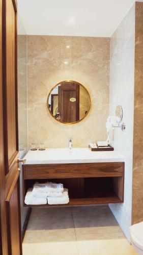 a bathroom with a sink and a mirror at Phu Cuong Hotel Ca Mau in Cà Mau
