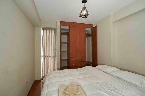 Un pat sau paturi într-o cameră la Exclusivo y acogedor con ascensor Directo en Urbanización la Merced