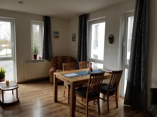 Un lugar para sentarse en Altstadt Ferienwohnung Stralsund mit Parkplatz
