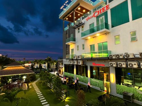 a view of the front of a hotel at night at Villa Chee in Sekincan