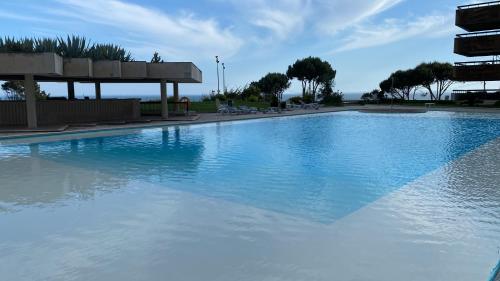 Lujoso Ap con piscina frente al mar