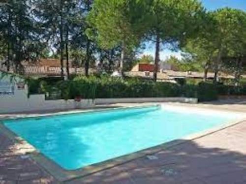 Hồ bơi trong/gần villa , quartier Pinède au Cap d'Agde