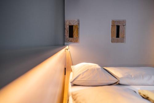 two beds in a room with two windows at Pulverhütte Gästehaus im egapark - ein Projekt der Lebenshilfe Erfurt Service gGmbH in Erfurt