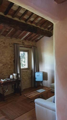 a living room with a couch and a window at Stelle di Monte in Montepulciano